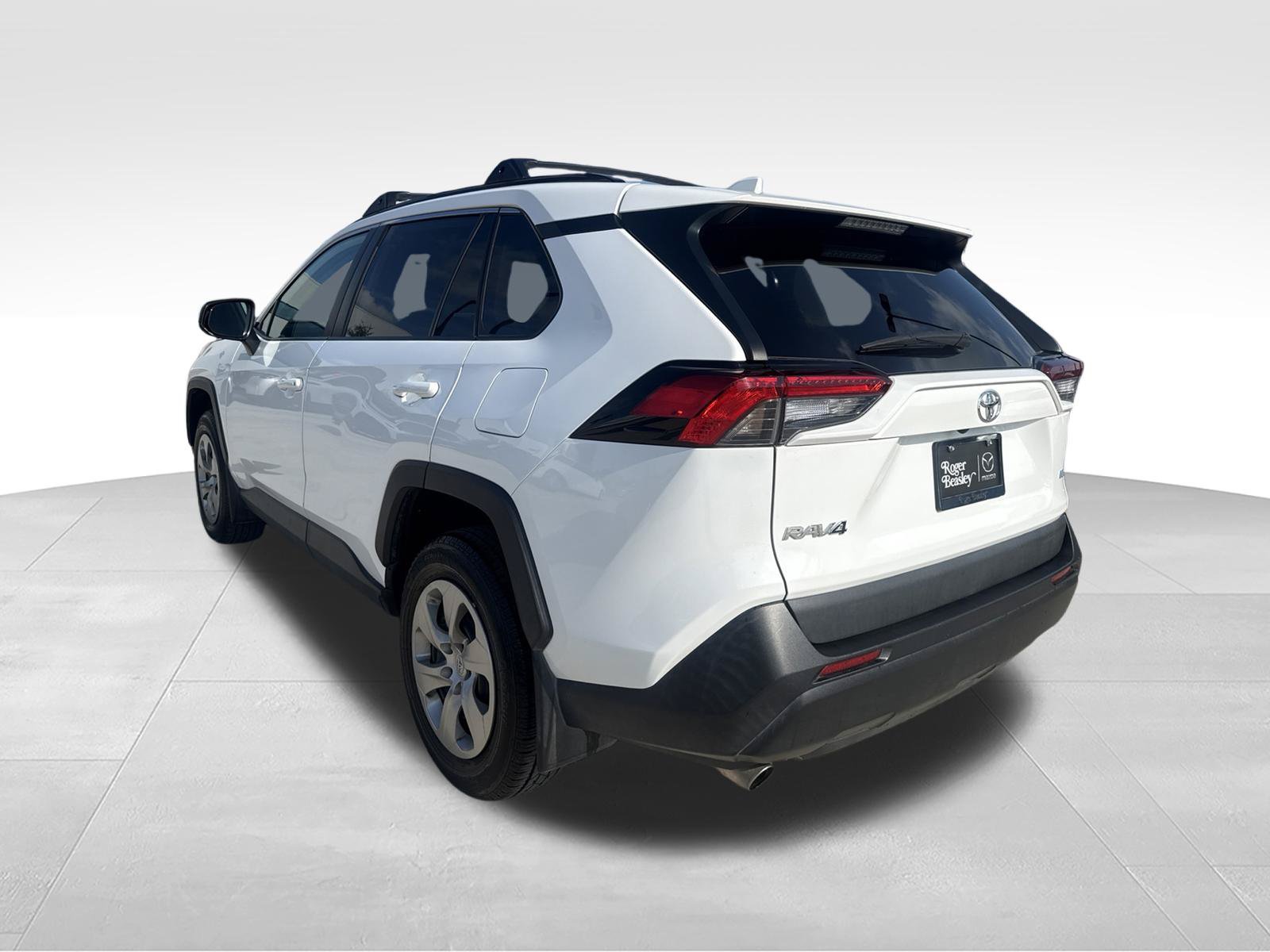 Used 2021 Toyota RAV4 LE w/ Carpet Mat Package (TMS) FWD image 7