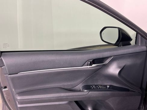 Used 2020 Toyota Camry XLE image 10