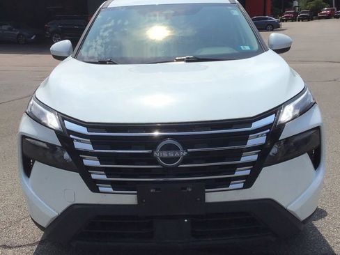 Used 2025 Nissan Rogue SV AWD/4WD image 2