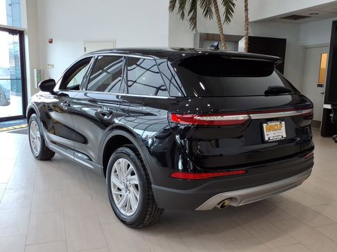 Used 2025 Lincoln Corsair AWD w/ Rear Removable Package Tray image 4