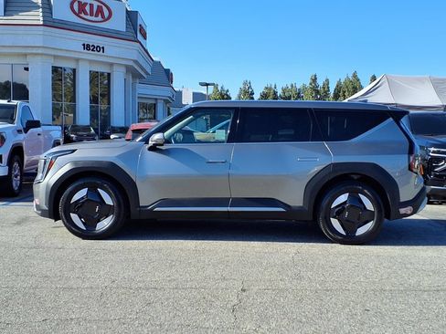Certified 2024 Kia EV9 Light Long Range RWD image 3
