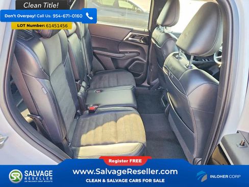 Used 2024 Mitsubishi Outlander SE FWD image 15