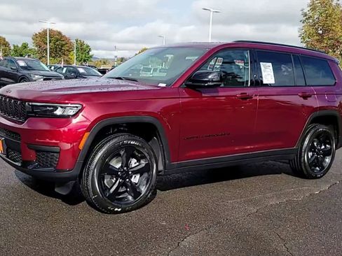 New 2025 Jeep Grand Cherokee L Altitude image 4