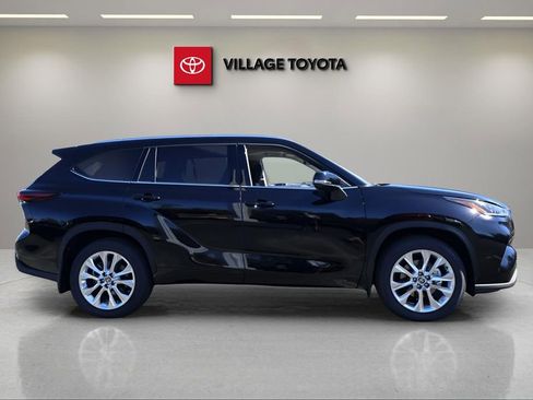 New 2026 Toyota Highlander Limited image 6