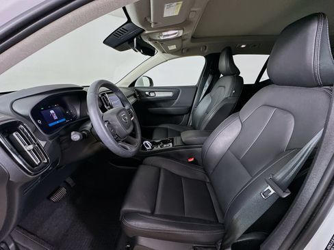Used 2024 Volvo XC40 B5 Plus w/ Climate Package AWD/4WD image 32