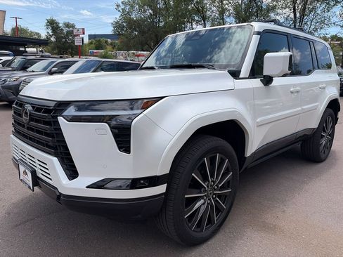 Used 2026 Lexus GX 550 w/ Accessory Package (2T) AWD/4WD image 3