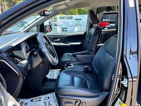 Used 2019 Toyota Sienna SE FWD image 14