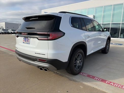 Used 2025 GMC Acadia Elevation image 4