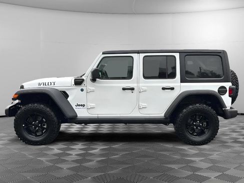 Used 2025 Jeep Wrangler Willys image 5