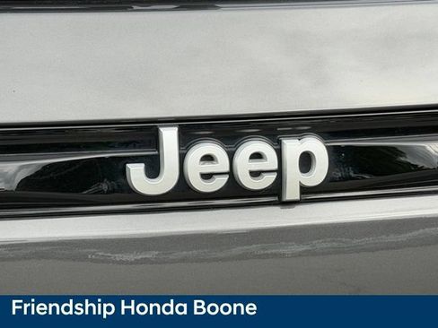 Used 2024 Jeep Grand Cherokee Laredo X w/ Trailer Tow Package AWD/4WD image 11