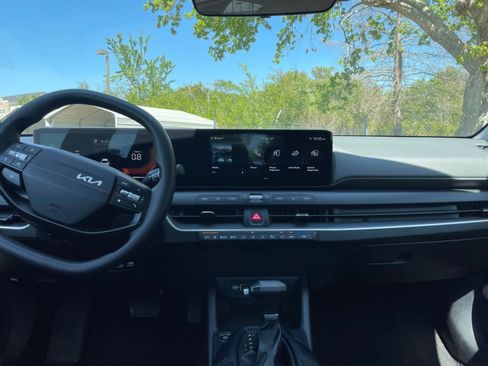 Used 2025 Kia K4 LXS image 17