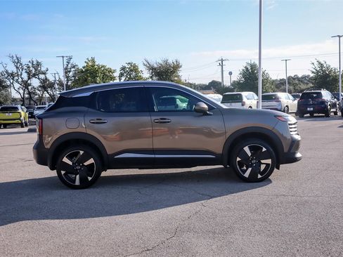 Used 2025 Nissan Kicks SR image 4