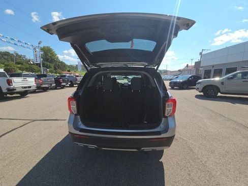 Used 2022 Ford Explorer XLT w/ Equipment Group 202A AWD/4WD image 6
