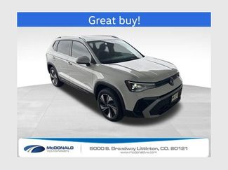 Used 2025 Volkswagen Taos SE video 1