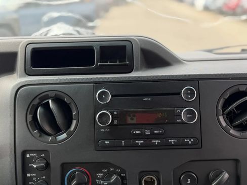 Used 2009 Ford E-350 and Econoline 350 XLT RWD image 25