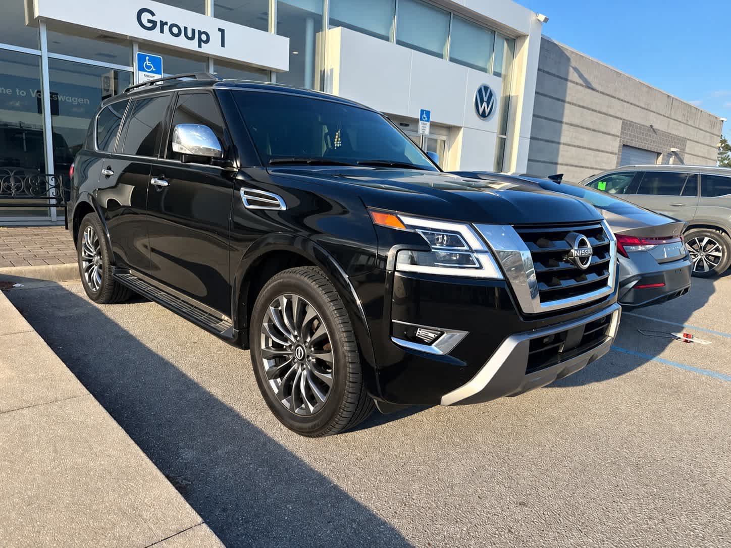 Used 2024 Nissan Armada Platinum w/ Captain's Chairs Package RWD image 1