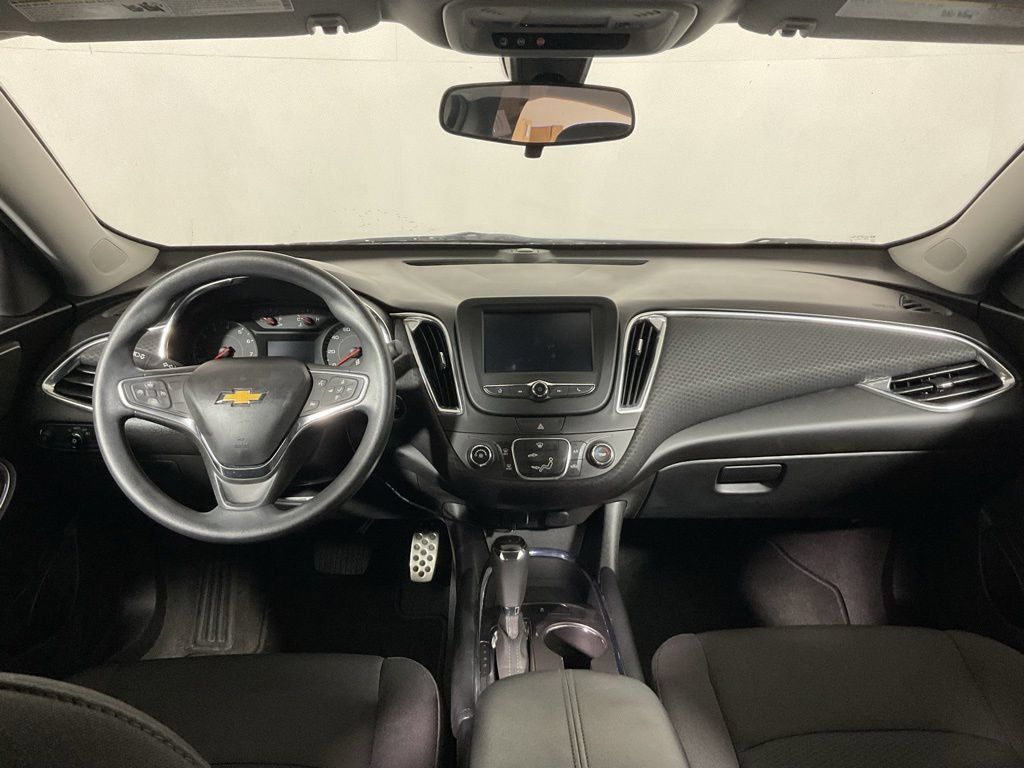 Used 2017 Chevrolet Malibu LT FWD image 21