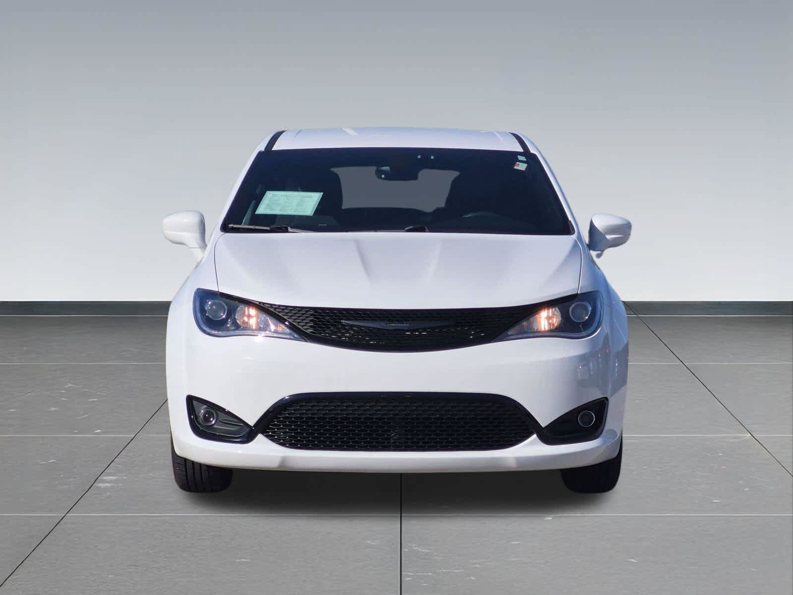 Used 2019 Chrysler Pacifica Touring Plus w/ S Appearance Package FWD image 9