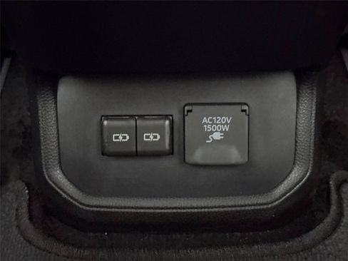 Used 2024 Toyota Highlander Limited AWD/4WD image 39