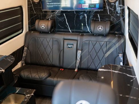 Used 2024 Mercedes-Benz Sprinter 2500 image 33