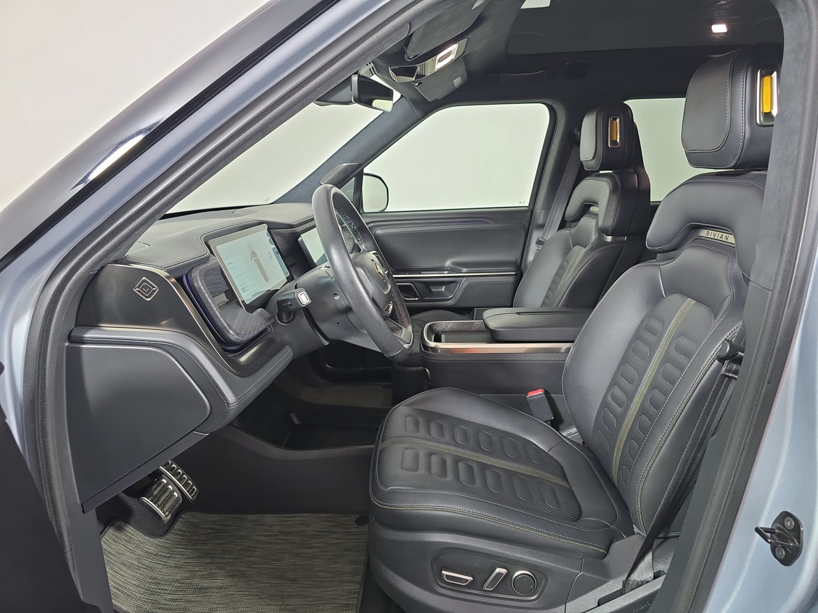 Used 2023 Rivian R1T Adventure Dual AWD/4WD image 20