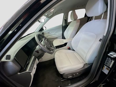 Used 2025 Hyundai Kona SEL image 13