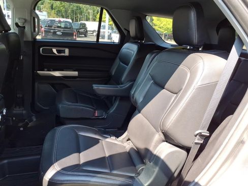 Used 2021 Ford Explorer XLT w/ Equipment Group 202A AWD/4WD image 31