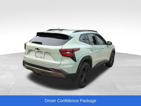 Used 2025 Chevrolet Trax ACTIV w/ Driver Confidence Package FWD image 2