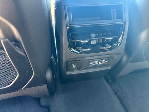 Used 2025 Jeep Grand Cherokee Laredo X w/ Luxury Tech Group I AWD/4WD image 21