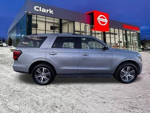 Used 2024 Ford Expedition Limited image 8