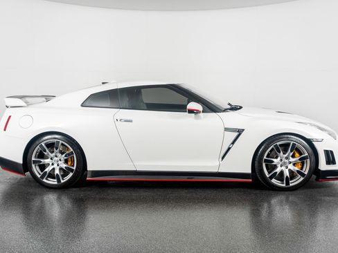 Used 2009 Nissan GT-R Premium image 5