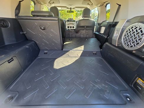 Used 2010 Toyota FJ Cruiser 4WD image 22