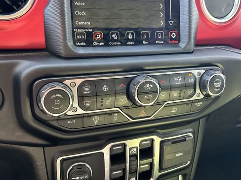 Used 2023 Jeep Wrangler Unlimited Rubicon w/ Cold Weather Group image 22