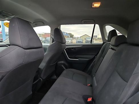 Used 2021 Toyota RAV4 LE image 15