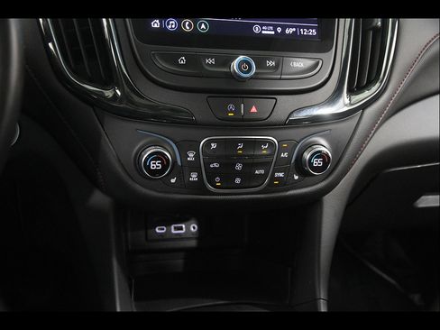 Certified 2022 Chevrolet Equinox RS w/ Infotainment Package FWD image 14