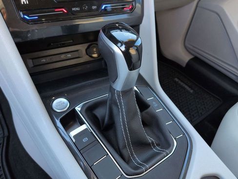 Used 2024 Volkswagen Tiguan SE image 24