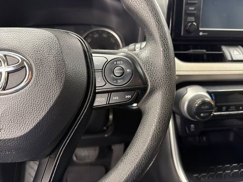 Used 2020 Toyota RAV4 XLE FWD image 21