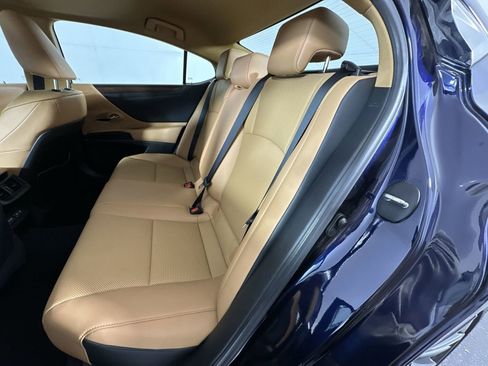 Used 2022 Lexus ES 350 w/ Premium Package image 27