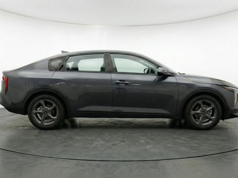 Used 2025 Kia K4 FWD image 11