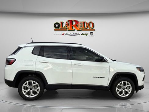 New 2026 Jeep Compass Latitude image 9