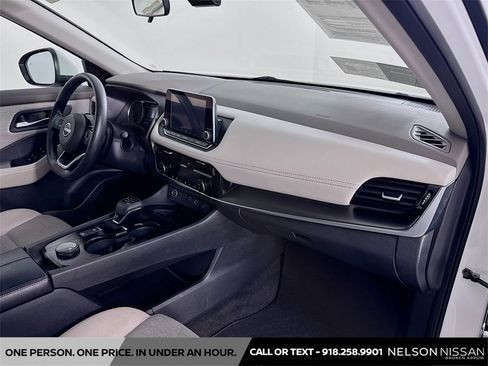 Used 2022 Nissan Rogue SV image 26