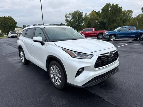 Used 2026 Toyota Highlander Limited AWD/4WD image 1