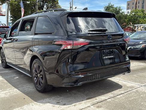 Used 2021 Toyota Sienna XSE w/ XSE Plus Package FWD image 13