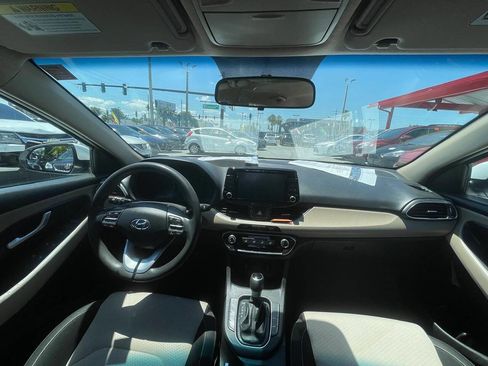 Used 2019 Hyundai Elantra GT FWD image 13