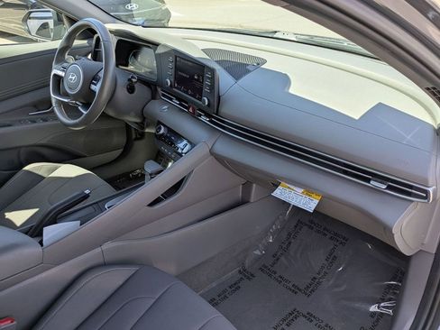 Certified 2025 Hyundai Elantra Sport FWD image 30