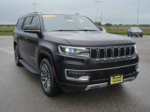 Used 2024 Jeep Wagoneer L Series II w/ Flexible Seating Group AWD/4WD image 4