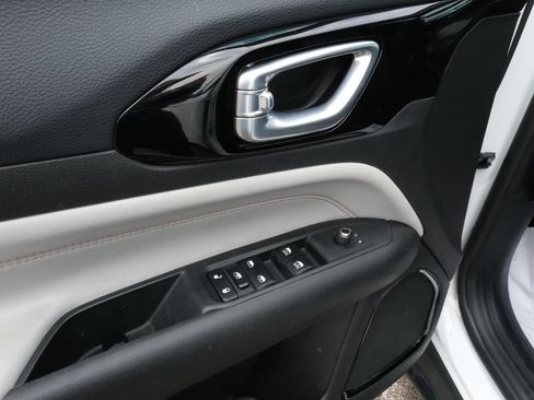 Certified 2025 Jeep Compass Limited AWD/4WD image 25