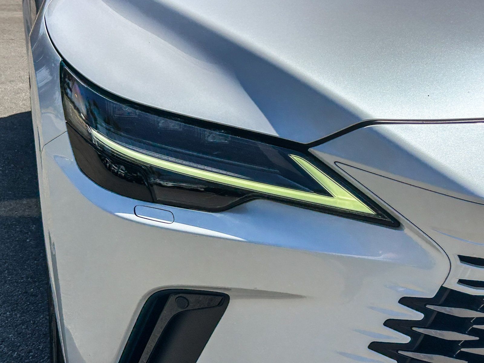 Used 2023 Lexus RX 350 Premium Plus w/ Cold Area Package FWD image 4