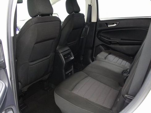 Used 2020 Ford Edge SE image 17