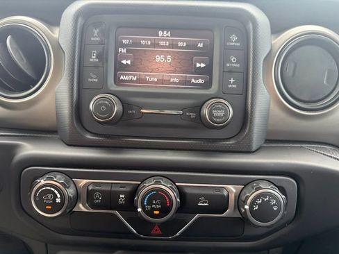 Used 2021 Jeep Gladiator Sport w/ Trailer Tow Package AWD/4WD image 24